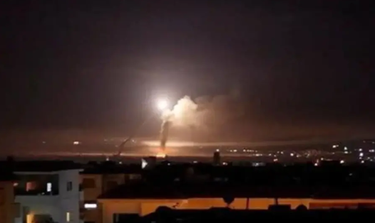 Israel tấn công Damascus hôm 24.8. Ảnh: Arab Media