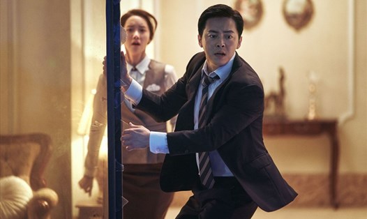 Jo Jung Suk đóng cùng Yoona trong phim Lối thoát trên không.