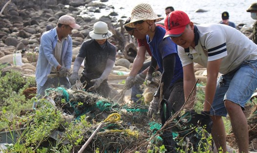 Câu chuyện dọn sạch bãi rác Đá Đen, Sơn Trà đang tạo nên hiệu ứng tích cực trong cộng đồng xã hội.