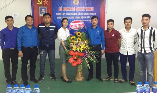 Buổi lễ thành lập CĐCS Chi nhánh Cty TNHH Công nghệ cao SDS Hà Nội (CĐ các KCN tỉnh Bắc Giang). Ảnh: PV