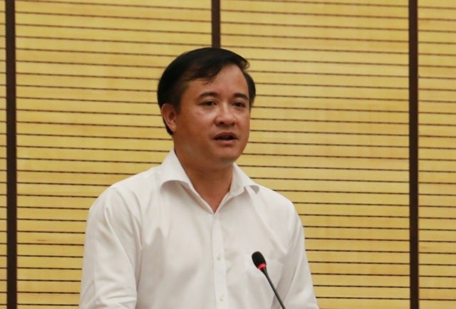 Ông Đỗ Mạnh Hưng - Phó Chủ tịch UBND huyện Ba Vì thông tin tại buổi giao ban báo chí ngày 27.8. Ảnh: NH