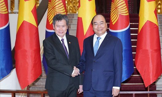 Thủ tướng Nguyễn Xuân Phúc tiếp Tổng Thư ký ASEAN Lim Jock Hoi. Ảnh: VGP.