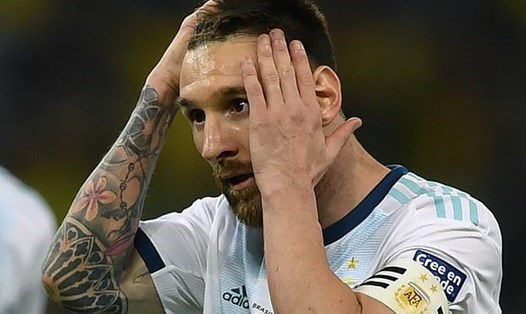 Messi bị phạt nặng sau những bình luận nhắm vào CONMEBOL. Ảnh: Getty