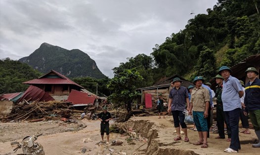 Thứ trưởng Bộ NNPTNT Nguyễn Hoàng Hiệp chỉ đạo công tác khắc phục thiệt hại do bão số 3 gây ra. Ảnh: Ngọc Hà