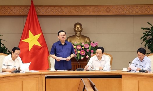 Phó Thủ tướng Vương Đình Huệ phát biểu tại cuộc họp chuẩn bị cho Chương trình “Cả nước chung tay vì người nghèo” năm 2019. Ảnh: Thành Chung.