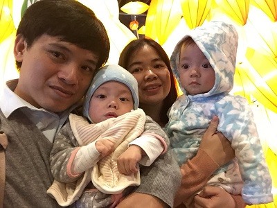 Gia đình anh Hùng - chị Nguyệt. Ảnh: NVCC