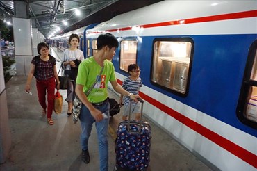 Công ty Cổ phần vận tải đường sắt Sài Gòn tổ chức chạy thêm 35 đoàn tàu trong dịp lễ 2.9.  Ảnh: M.Q