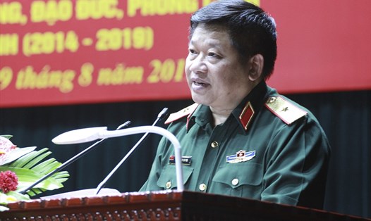 Thiếu tướng Lê Xuân Sang, Phó Cục trưởng Cục Tuyên huấn/Tổng cục Chính trị QĐND Việt Nam phát biểu tại họp báo. Ảnh Trần Vương