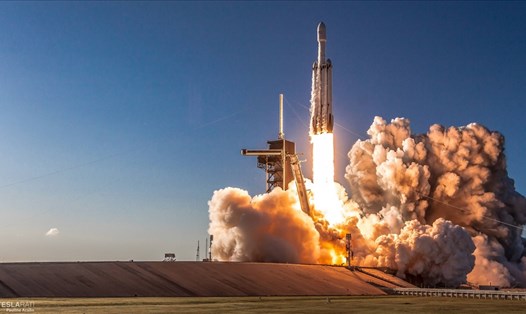 Một cuộc phóng tên lửa Falcon Heavy của SpaceX.