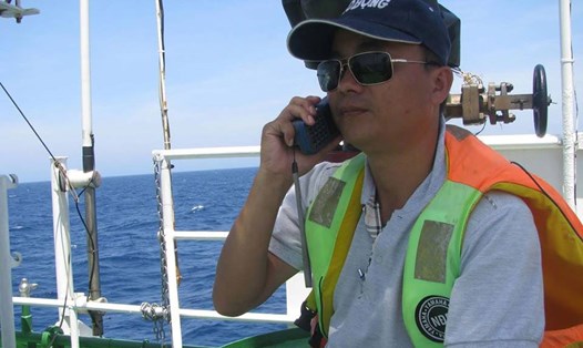 Phóng viên Phan Thanh Hải tác nghiệp tại biển Đông năm 2014.