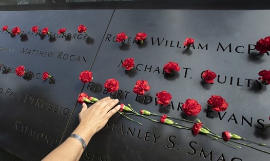 Đài tưởng niệm các nạn nhân vụ tấn công khủng bố 11.9. Ảnh: AP.