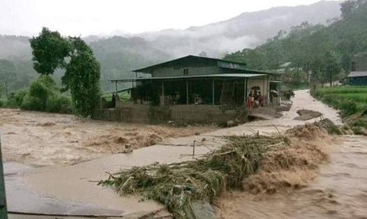Mưa đã gây thiệt hại lớn về nhà cửa ở Tuyên Quang, làm 3 người bị lũ cuốn trôi. Ảnh: Hoàng Văn.