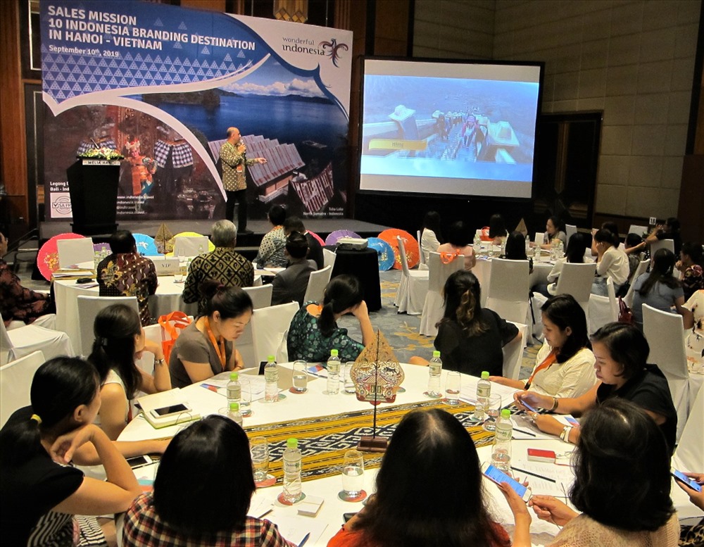 Hội thảo về ''10 điểm đến ưu tiên'' ở Indonesia đã thu hút sự quan tâm của đông đảo các doanh nghiệp du lịch Việt Nam. Ảnh: L.Q.V