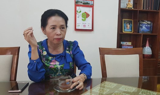 Bà Trần Thị Hoài Thanh - Giám đốc Sở LĐTBXH trình bày về các số nợ của cơ quan. Ảnh Đ.V