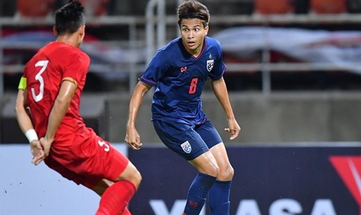 Tiền vệ Thitiphan có nguy cơ vắng mặt ở phần còn lại của lượt đi vòng bảng World Cup 2022 của đội tuyển Thái Lan. Ảnh: FAT