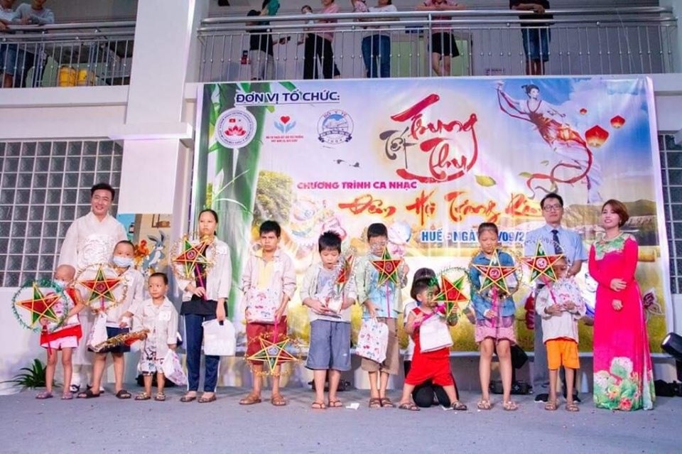 Chương trình “Vui hội trăng rằm” là hoạt động thường niên của BV TƯ Huế. Ảnh: BV Cung cấp.