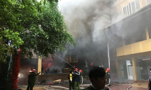 Vụ cháy tổ hợp khách sạn, bar, karaoke Avatar tại số 28, đường Nguyễn Sỹ Sách, TP Vinh làm 1 người chết. Ảnh: PV