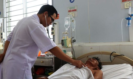 Bệnh nhân Hà khi điều trị tại Bệnh viện Đa khoa tỉnh Hà Tĩnh đã được chuyển lên tuyến trên. Ảnh: BV