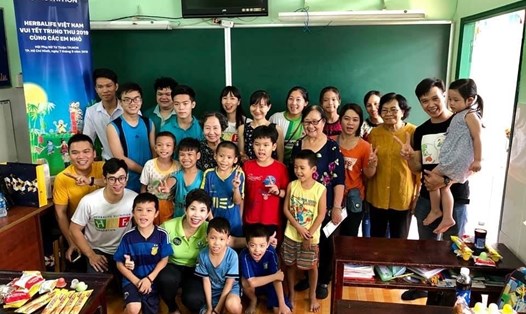 Ngày 7/9, Thành viên và nhân vViên Herbalife Việt Nam tặng quà và tổ chức các hoạt động vui chơi cho hơn 150 em nhỏ tại 7 Mái Ấm thuộc Hội Phụ Nữ Từ Thiện TPHCM