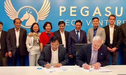 Lễ ký kết giữa Cục Phát triển thị trường và doanh nghiệp khoa học và công nghệ (NATEC) và Pegasus Tech Venture.