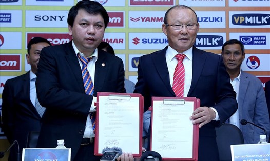 VFF bác bỏ thông tin áp chỉ tiêu vào trận chung kết Asian Cup 2023 để gia hạn hợp đồng với HLV Park Hang-seo. Ảnh: VFF