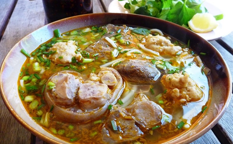 Ở Huế có rất nhiều món ngon mà thưởng thức một lần các bạn sẽ nhớ mãi.