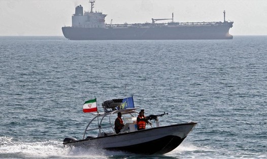 Vùng Vịnh nóng lên sau các vụ bắt giữ tàu và tấn công nhà máy lọc dầu Saudi Arabia. Ảnh: AFP