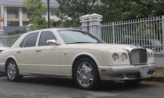 Chiếc xe sang Bentley Arnage R Mulliner được "ông vua cà phê" di chuyển đến phiên tòa phúc thẩm xét xử ly hôn nghìn tỷ. Ảnh Anh Tú.