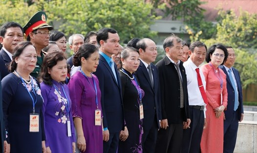 Các Đại biểu dự Đại hội đại biểu toàn quốc MTTQ Việt Nam lần thứ IX viếng lăng Chủ tịch Hồ Chí Minh. Ảnh: Quang Vinh