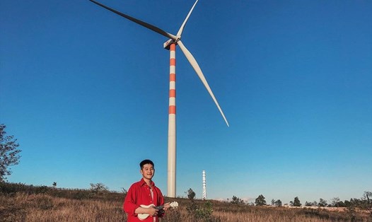 Cánh đồng quạt gió ở huyện Ea H'leo đẹp ngỡ ngàng.