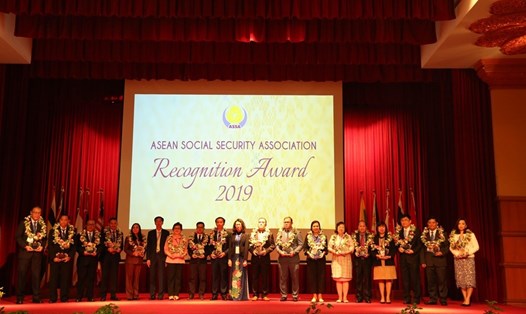 Trao giải thưởng ASSA 2019 cho các tổ chức thành viên. Ảnh: V.L