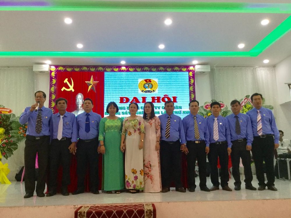 Ban Chấp hành Công đoàn Công ty Cổ phần Đường sắt Nghĩa Bình Khóa XVI (nhiệm kỳ 2019-2024) ra mắt Đại hội.