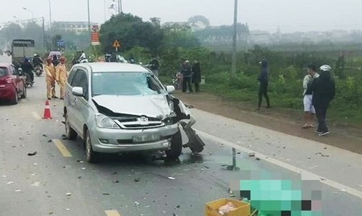 Hiện trường ô tô cố tình vượt xe phía trước nên tông trực diện xe máy khiến 2 người chết ngày 12.1.2019 tại Phúc Thọ, Hà Nội. Ảnh PV