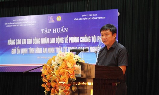 Phó trưởng ban Phụ trách Ban Tuyên giáo Tổng LĐLĐ Việt Nam dự buổi tập huấn. Ảnh BH