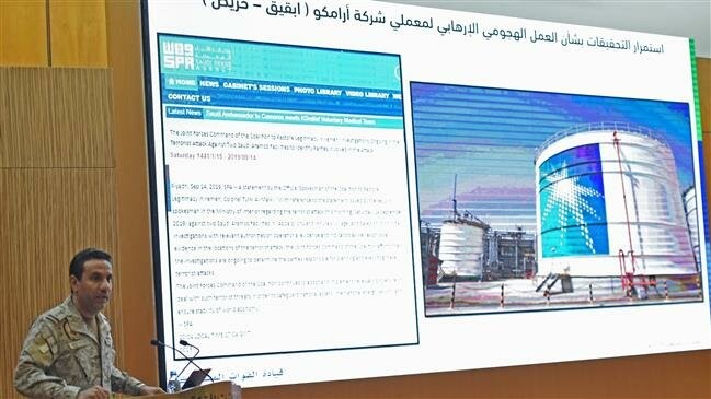 Phát ngôn viên của liên minh quân sự do Saudi dẫn đầu phát biểu trong cuộc họp báo ở thủ đô Riyadh hôm 16.9. Ảnh: AFP.