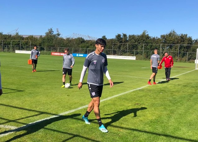 Van Hau at SC Heerenveen's latest training session. FB photo Nguyen Dac Van