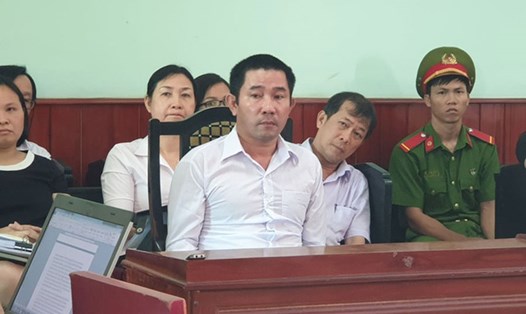 Bị cáo Nguyễn Văn Chánh - nguyên chấp hành viên Cục thi hành án dân sự Bình Định - tại phiên tòa xét xử. Ảnh: PV