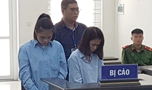 Các bị cáo Ly, Hùng và Vân (từ trái qua) tại phiên tòa.