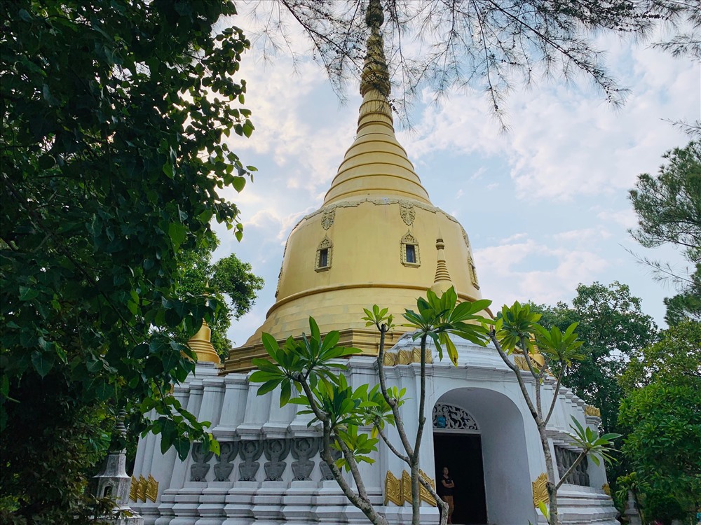 Chùa Thiền Lâm - Nơi có cả tượng Phật đứng và tượng Phật nằm. Ảnh: TT.