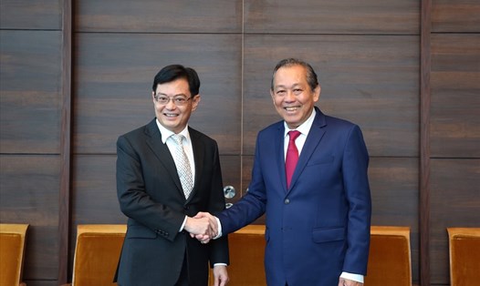 Phó Thủ tướng thường trực Trương Hòa Bình và Phó Thủ tướng Singapore Vương Thụy Kiệt (Heng Swee Keat). Ảnh: BNG.