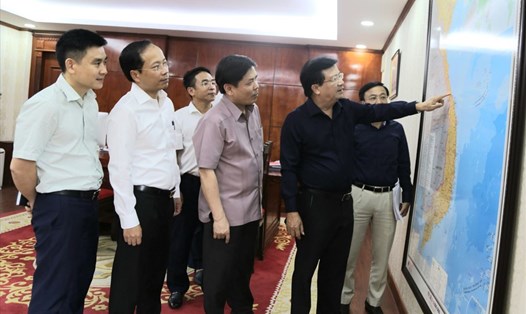 Phó Thủ tướng Trịnh Đình Dũng làm việc với Bộ GTVT chiều 23.9. Ảnh GT