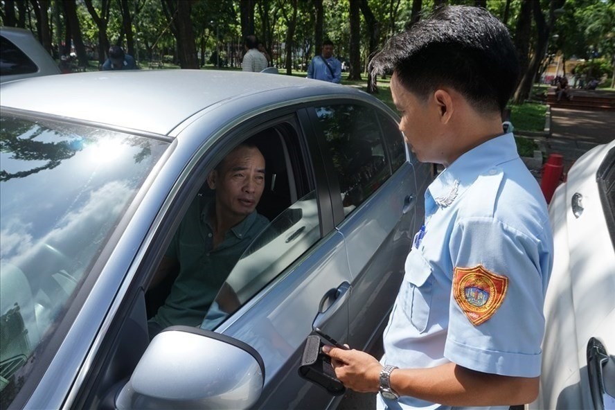 Thiếu chế tài và những hạn chế trong công nghệ khiến việc thu phí ôtô theo giờ thất thu, không như kỳ vọng. Ảnh: M.Q