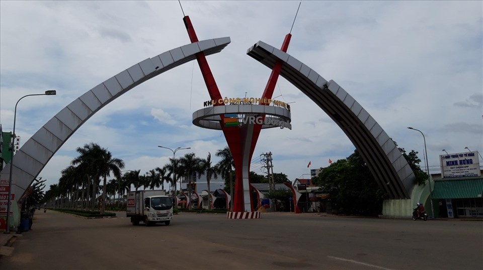 UBND tỉnh Bình Phước đang cải thiện mạnh mẽ môi trường đầu tư kinh doanh, tạo động lực cho doanh nghiệp phát triển. UBND tỉnh Bình Phước đang cải thiện mạnh mẽ môi trường đầu tư kinh doanh, tạo động lực cho doanh nghiệp phát triển.