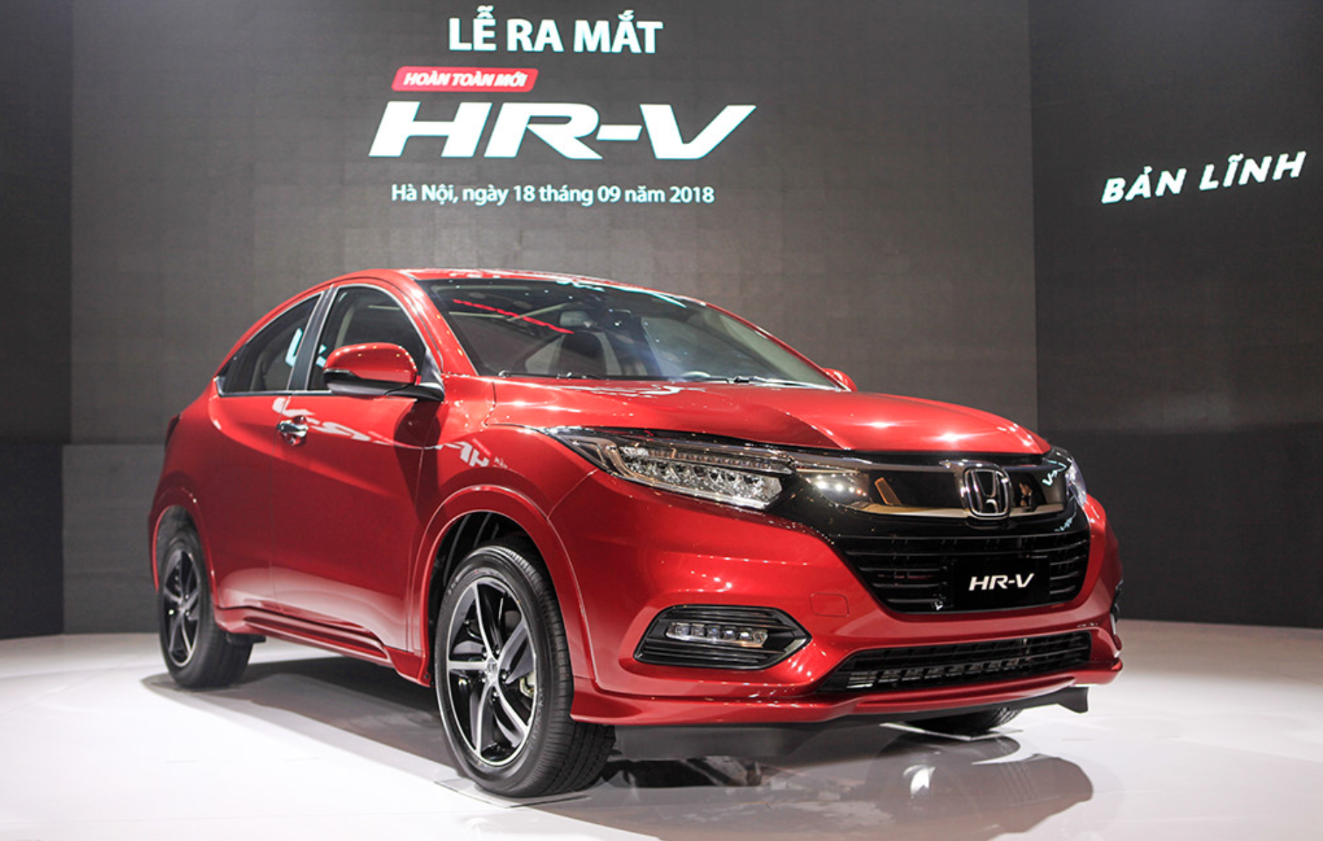 Honda HRV priced under 900 million dong is available at the dealer in Hanoi