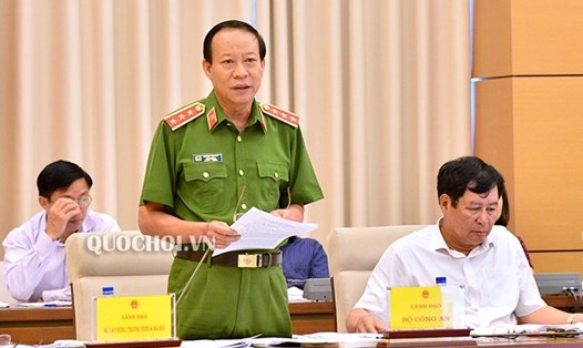 Thượng tướng Lê Quý Vương phát biểu tại một phiên họp của Ủy ban Tư pháp của Quốc hội. Ảnh: QH.