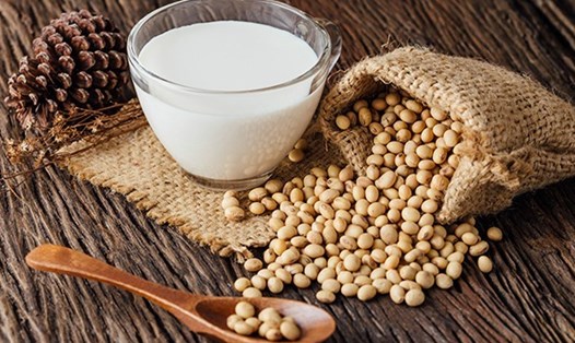 Sữa đậu nành được coi như một loại thực phẩm lành mạnh cho cơ thể con người. Ảnh minh họa