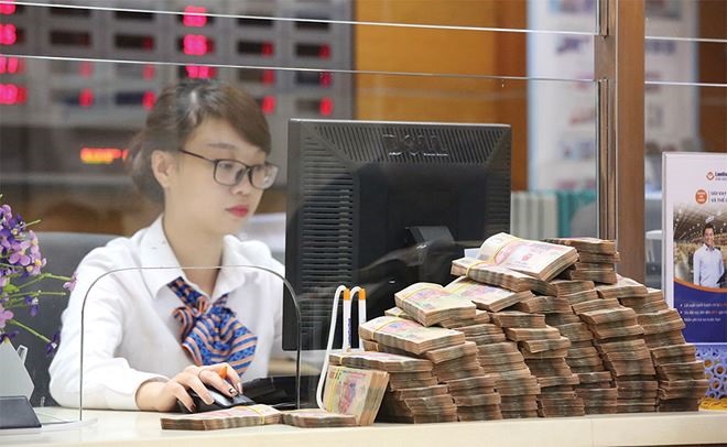 Lãi suất huy động của các ngân hàng đang tăng nóng. Ảnh TL