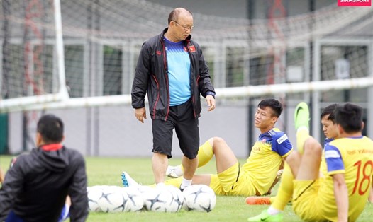 HLV Park Hang-seo loại tiền đạo Hà Minh Tuấn trước thềm trận đấu với ĐT Thái Lan. Ảnh: Siam Sport