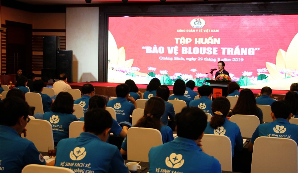 PGS.TS Phạm Thanh Bình – Chủ tịch Công đoàn Y tế Việt Nam phát biểu khai mạc lớp tập huấn. Ảnh: K.Chi