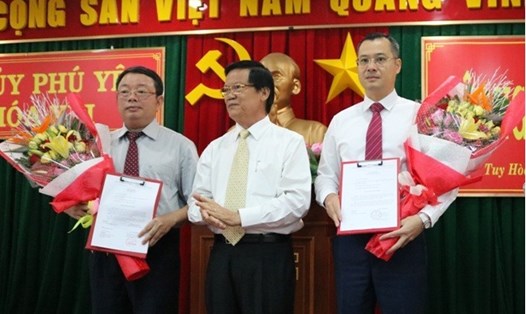 Ông Phạm Đại Dương (ngoài cùng, bên phải) nhậm chức Chủ tịch UBND tỉnh Phú Yên vào năm 2018.